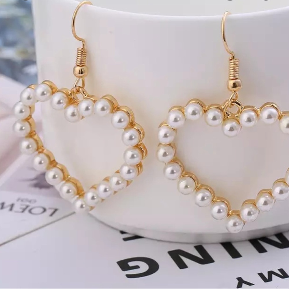 Sweet Pearl Lovely Heart Shaped Earrings
